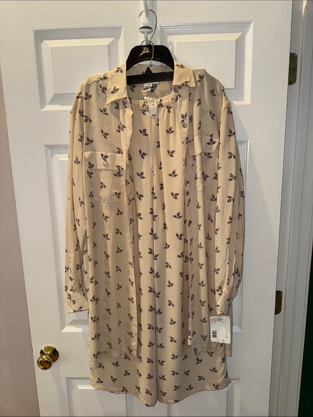 Jones & Co Beige Floral Button-Front Shirt Pant Set